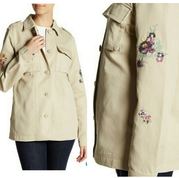 Levi's Jackets & Blazers - Levi's Classic Button Barn Coat Embroidered Sleeve
